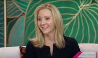 Lisa Kudrow: “There Are Still Episodes of ‘Friends’ I Haven’t Seen”